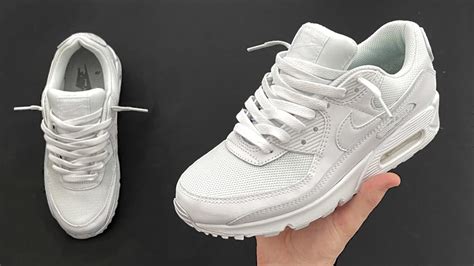 Air Max 90 lacing